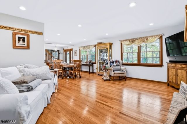 7 Pinewood Ct, Raritan Twp., NJ 08822