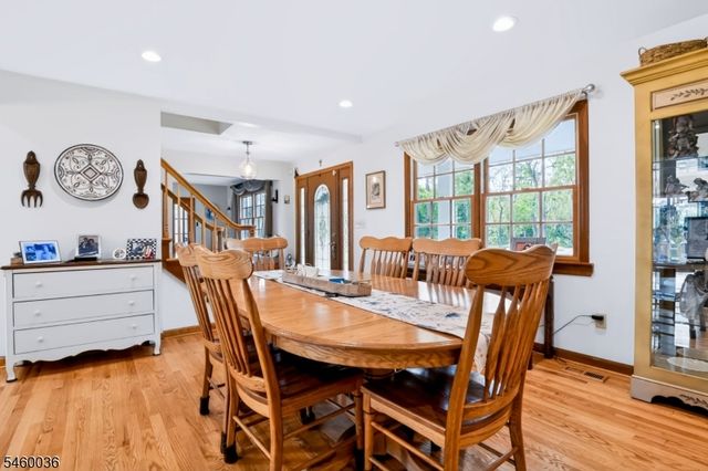 7 Pinewood Ct, Raritan Twp., NJ 08822
