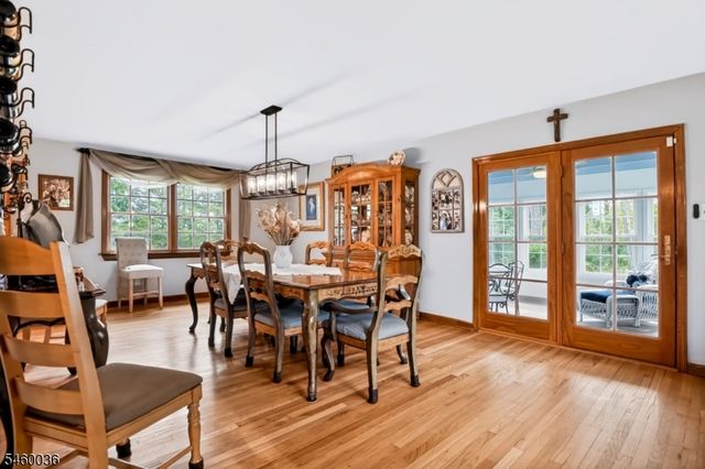 7 Pinewood Ct, Raritan Twp., NJ 08822