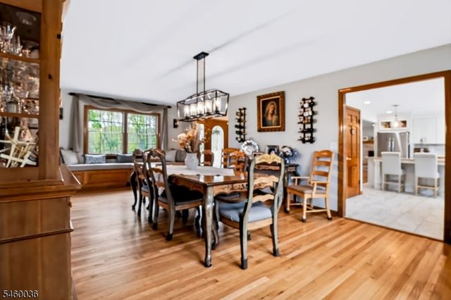 7 Pinewood Ct, Raritan Twp., NJ 08822