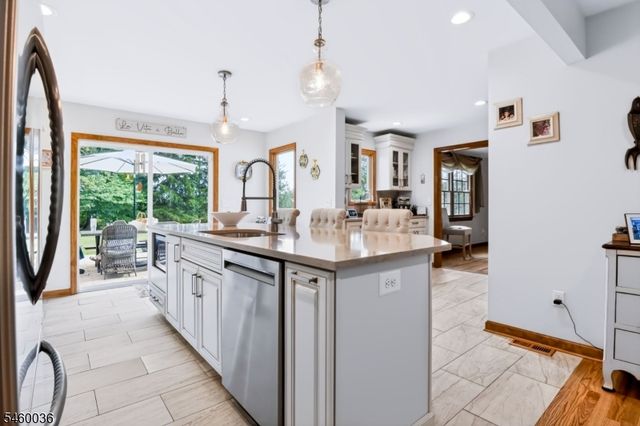 7 Pinewood Ct, Raritan Twp., NJ 08822