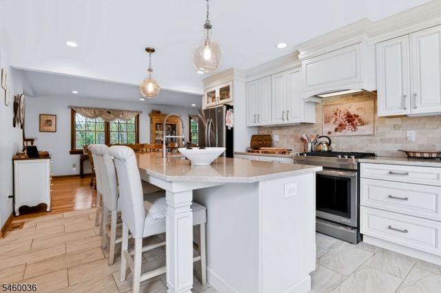 7 Pinewood Ct, Raritan Twp., NJ 08822