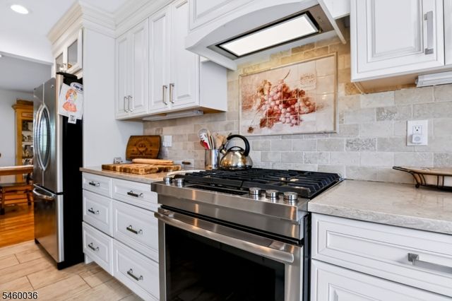 7 Pinewood Ct, Raritan Twp., NJ 08822