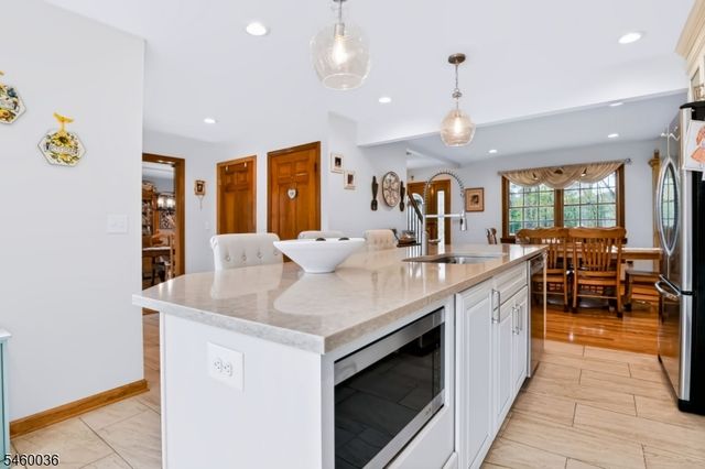 7 Pinewood Ct, Raritan Twp., NJ 08822