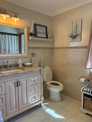 7 Pinewood Ct, Raritan Twp., NJ 08822