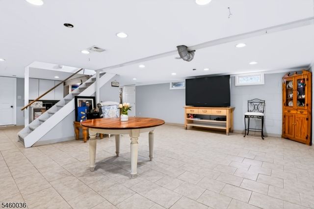 7 Pinewood Ct, Raritan Twp., NJ 08822
