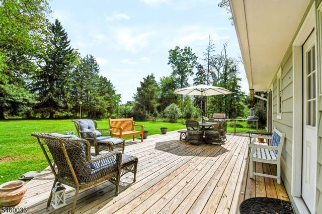 7 Pinewood Ct, Raritan Twp., NJ 08822