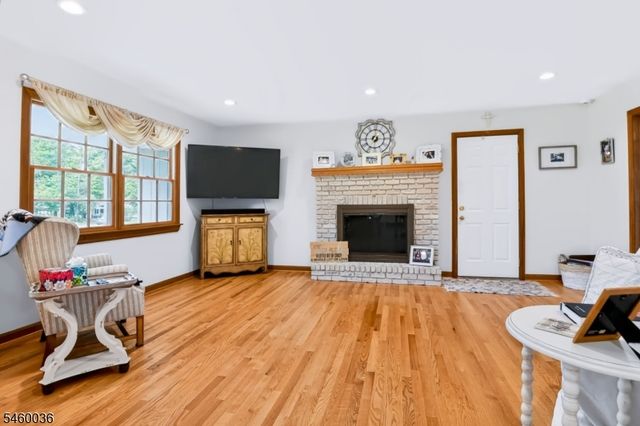 7 Pinewood Ct, Raritan Twp., NJ 08822