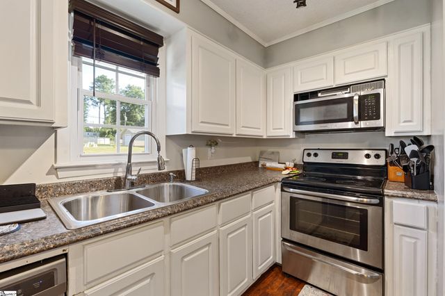 202 Sherwood Road, Easley, SC 29640