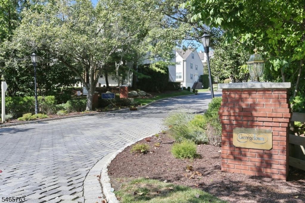 876 Somerset Ct, Ramsey Boro, NJ 07446 — photo 3