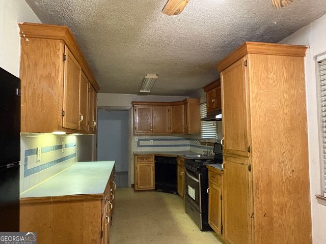 6051 Ledgewood Drive, Forest Park, GA 30297