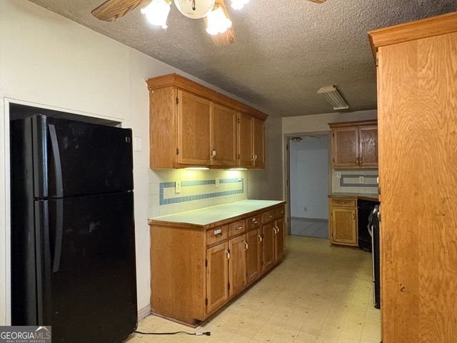 6051 Ledgewood Drive, Forest Park, GA 30297