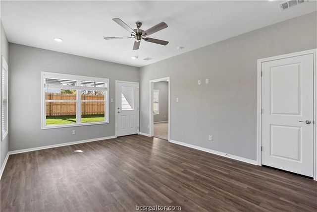 2517 Shady Route Lane, Bryan, TX 77808