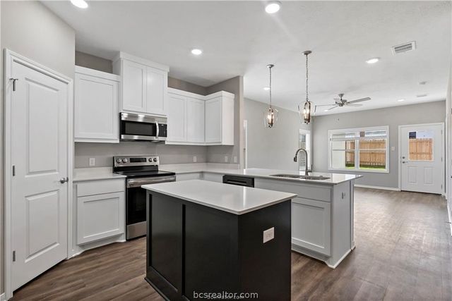 2517 Shady Route Lane, Bryan, TX 77808