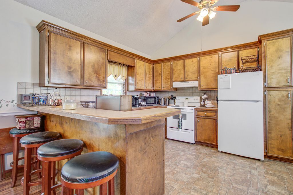 Image 10 of property listing at 1436 Brantley Avenue, Summerton, SC 29148