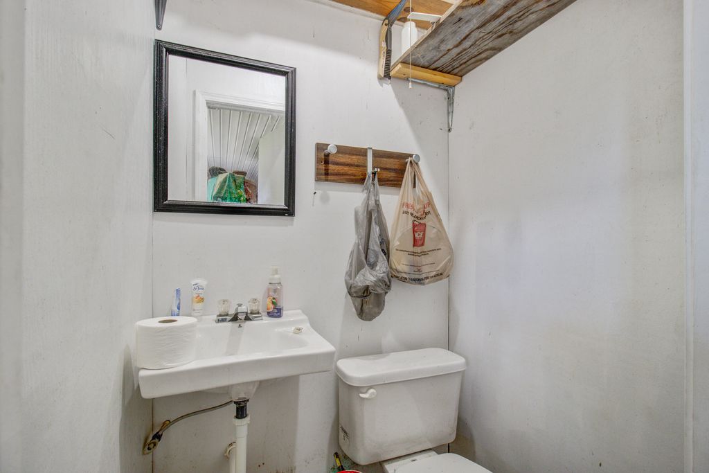 Image 28 of property listing at 1436 Brantley Avenue, Summerton, SC 29148