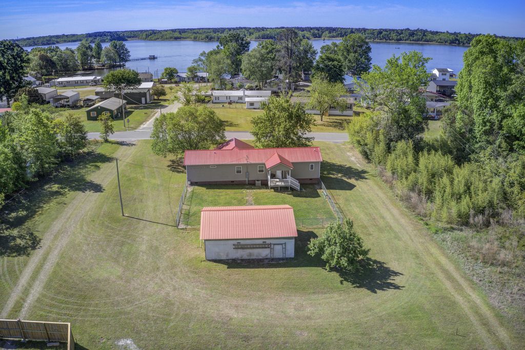 Image 32 of property listing at 1436 Brantley Avenue, Summerton, SC 29148