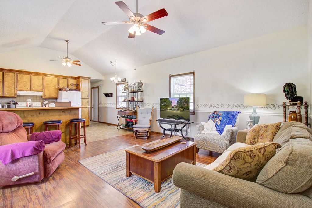 Image 7 of property listing at 1436 Brantley Avenue, Summerton, SC 29148