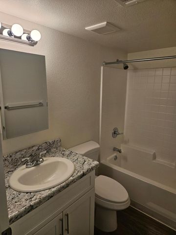 1241 E Cinnabar Avenue 104A, Phoenix, AZ 85020