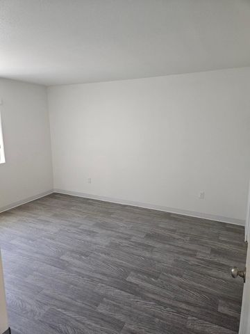1241 E Cinnabar Avenue 104A, Phoenix, AZ 85020