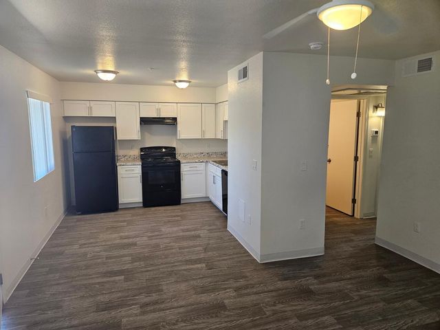 1241 E Cinnabar Avenue 104A, Phoenix, AZ 85020