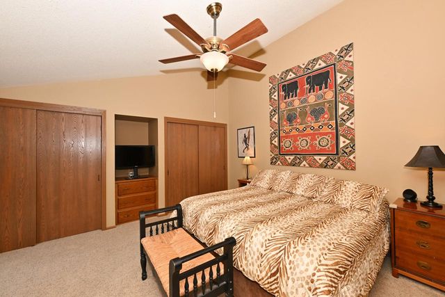 8187 Forest Hills CIRCLE, Franklin, WI 53132
