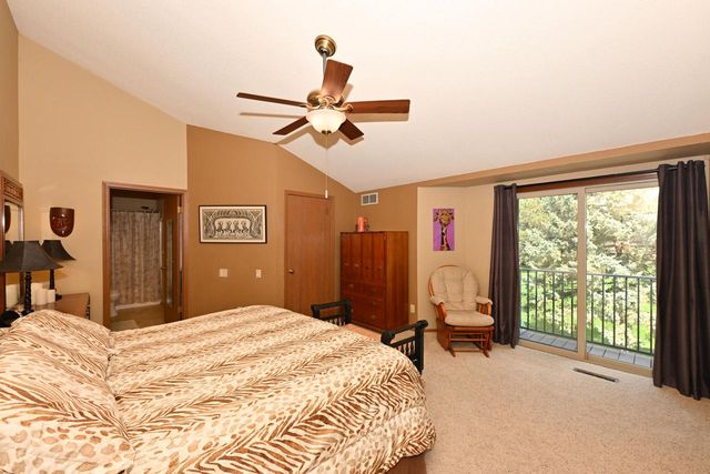 8187 Forest Hills CIRCLE, Franklin, WI 53132