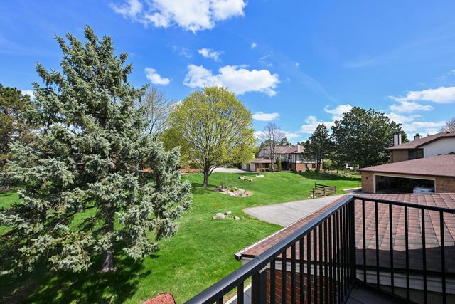 8187 Forest Hills CIRCLE, Franklin, WI 53132