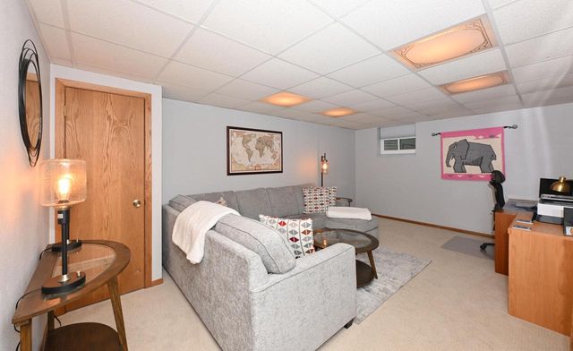 8187 Forest Hills CIRCLE, Franklin, WI 53132