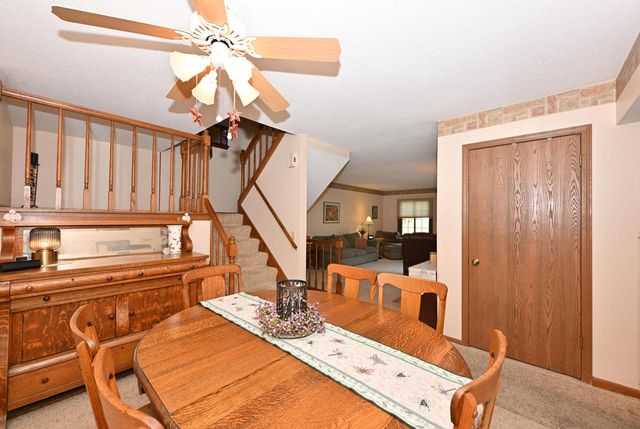 8187 Forest Hills CIRCLE, Franklin, WI 53132