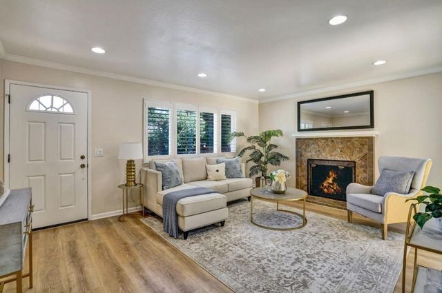 124 Oakwood Drive, Redwood City, CA 94061