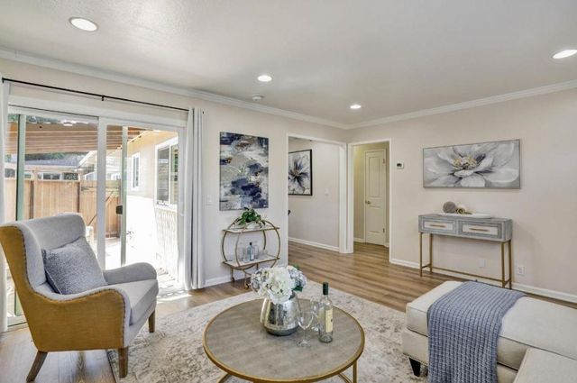 124 Oakwood Drive, Redwood City, CA 94061