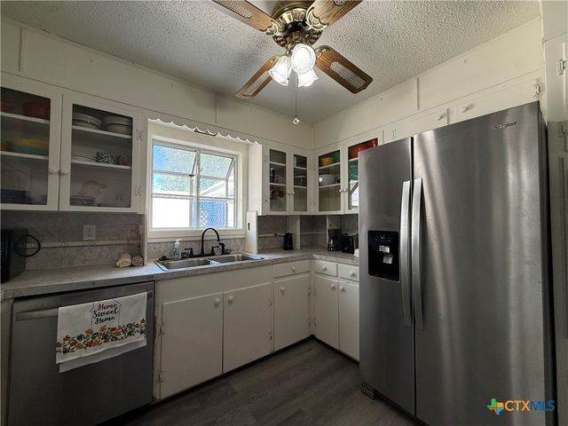 2221 Mcpherson Drive, Port Lavaca, TX 77979