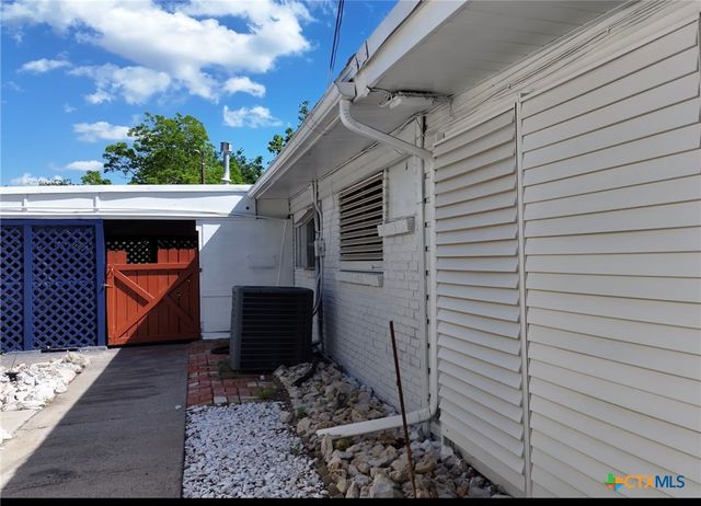 2221 Mcpherson Drive, Port Lavaca, TX 77979