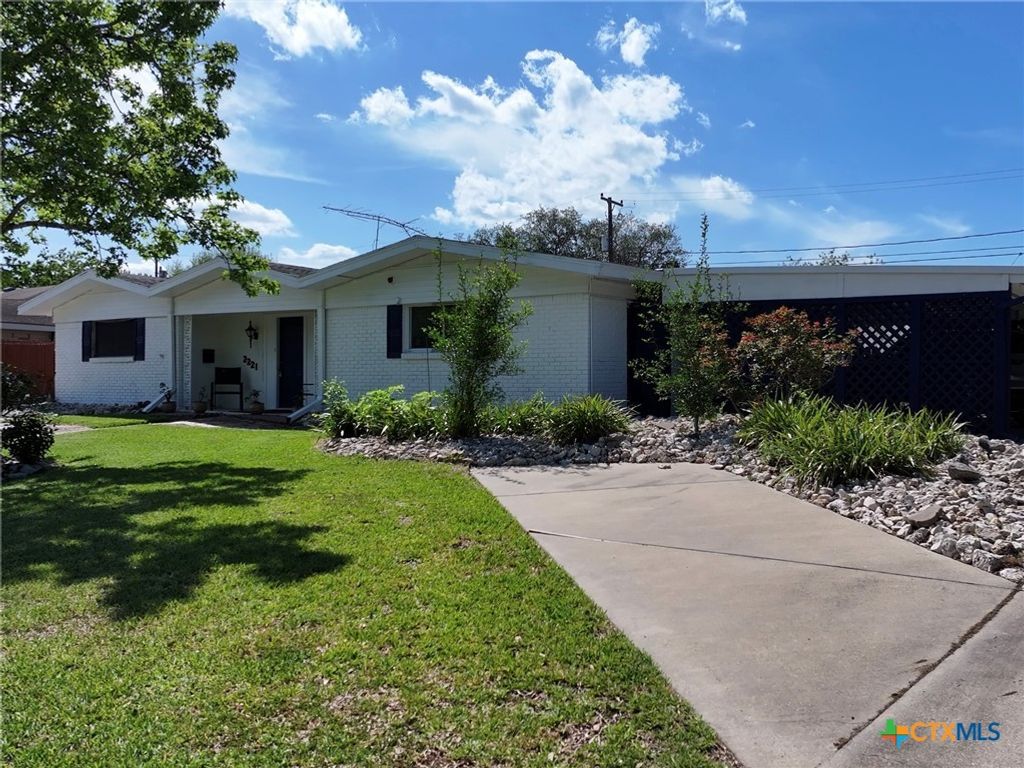 2221 Mcpherson Drive, Port Lavaca, TX 77979