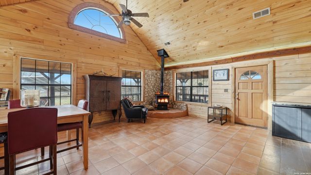 113 Spring Ranch, Floresville, TX 78114