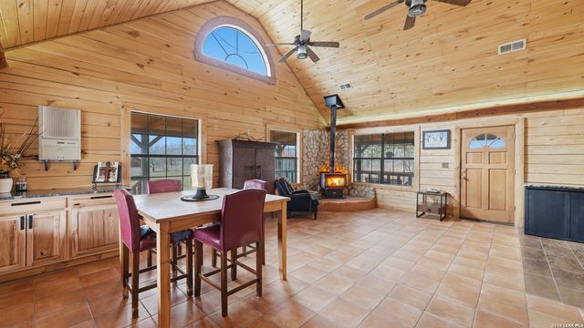 113 Spring Ranch, Floresville, TX 78114