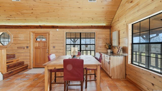 113 Spring Ranch, Floresville, TX 78114