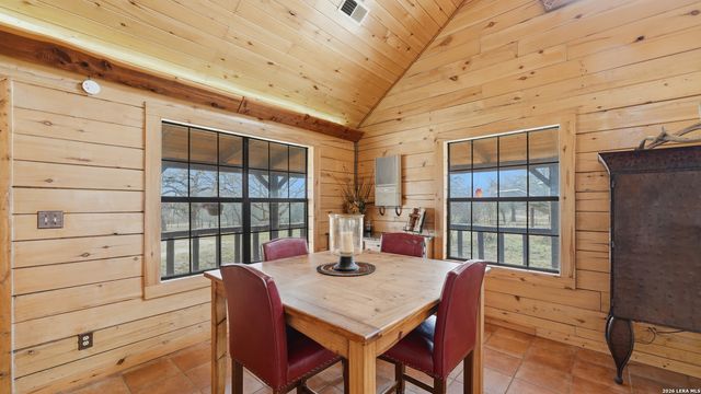 113 Spring Ranch, Floresville, TX 78114