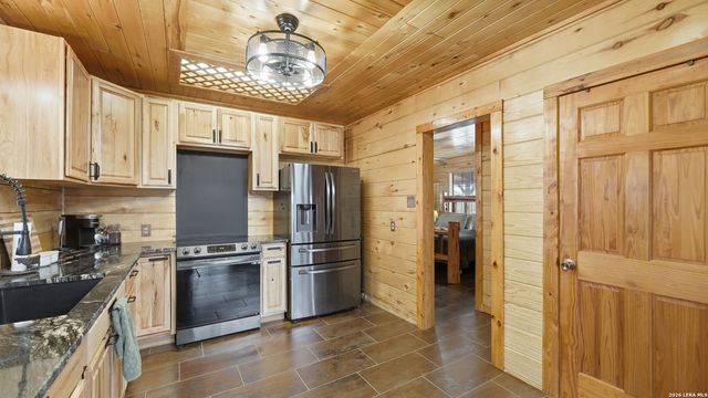 113 Spring Ranch, Floresville, TX 78114