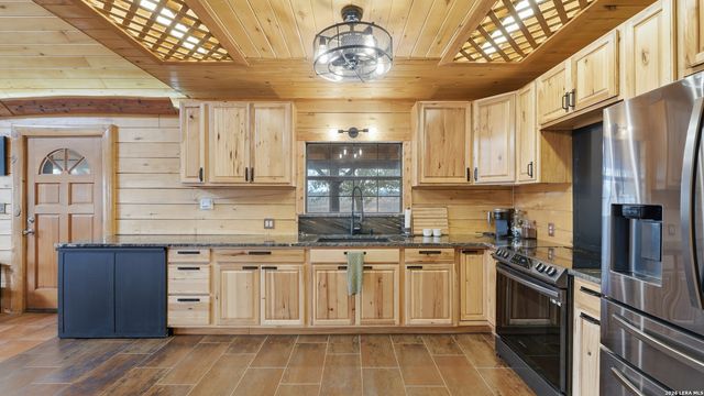 113 Spring Ranch, Floresville, TX 78114