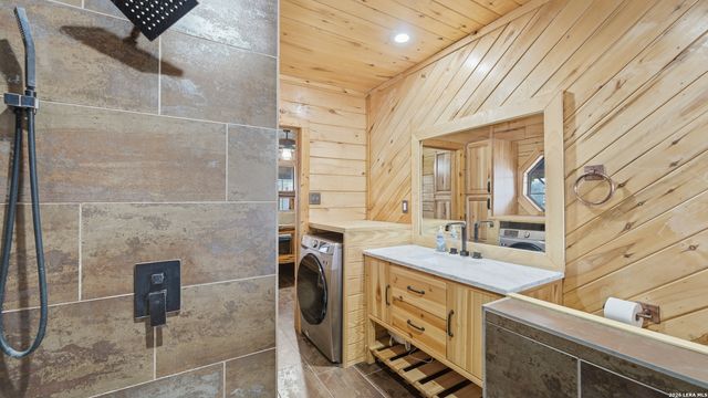 113 Spring Ranch, Floresville, TX 78114