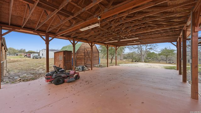 113 Spring Ranch, Floresville, TX 78114