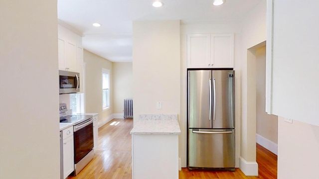 303 Tappan St 3, Brookline, MA 02445
