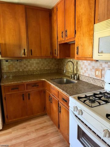 13 Millburn Rd, Jefferson Twp., NJ 07849