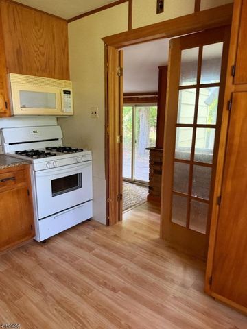 13 Millburn Rd, Jefferson Twp., NJ 07849