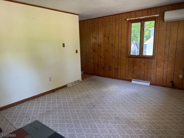 13 Millburn Rd, Jefferson Twp., NJ 07849