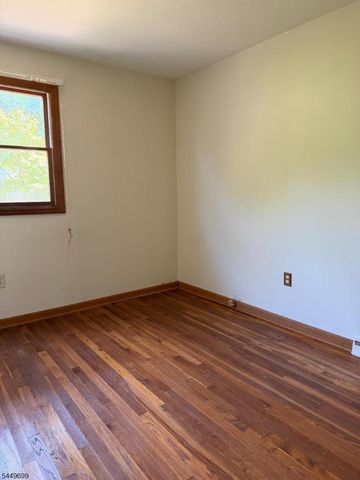 13 Millburn Rd, Jefferson Twp., NJ 07849