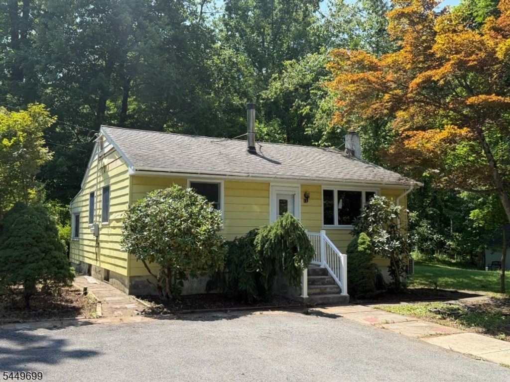 13 Millburn Rd, Jefferson Twp., NJ 07849