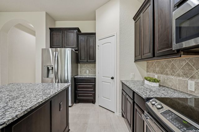 2129 RANGE RD, Seguin, TX 78155